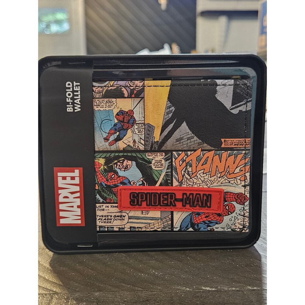 Marvel Amazing Spider-Man Spiderman Red Blue Web in Gift Tin Bifold Wallet NWT